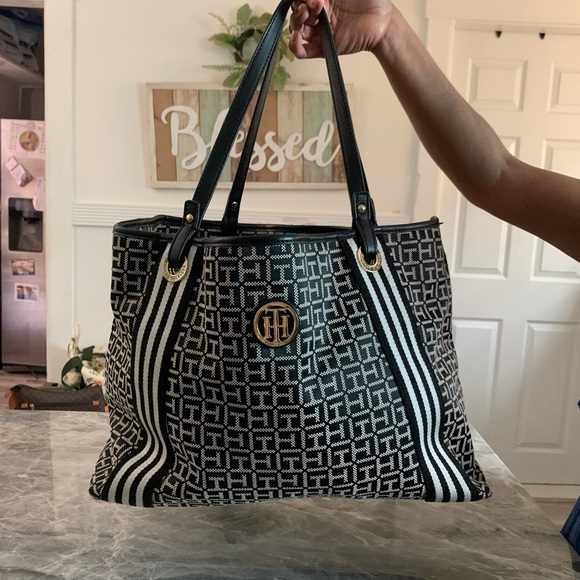 Tommy Hilfiger Handbags - Tommy Hilfiger Geometric Black and White Tote